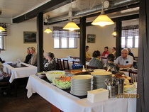 Ruokailu Lohjansaaressa Viinitilalla